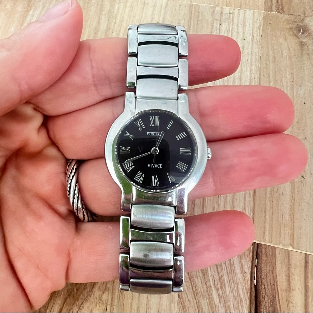 Seiko vivace ladies black dial stainless steel dress watch NEW BATTERY